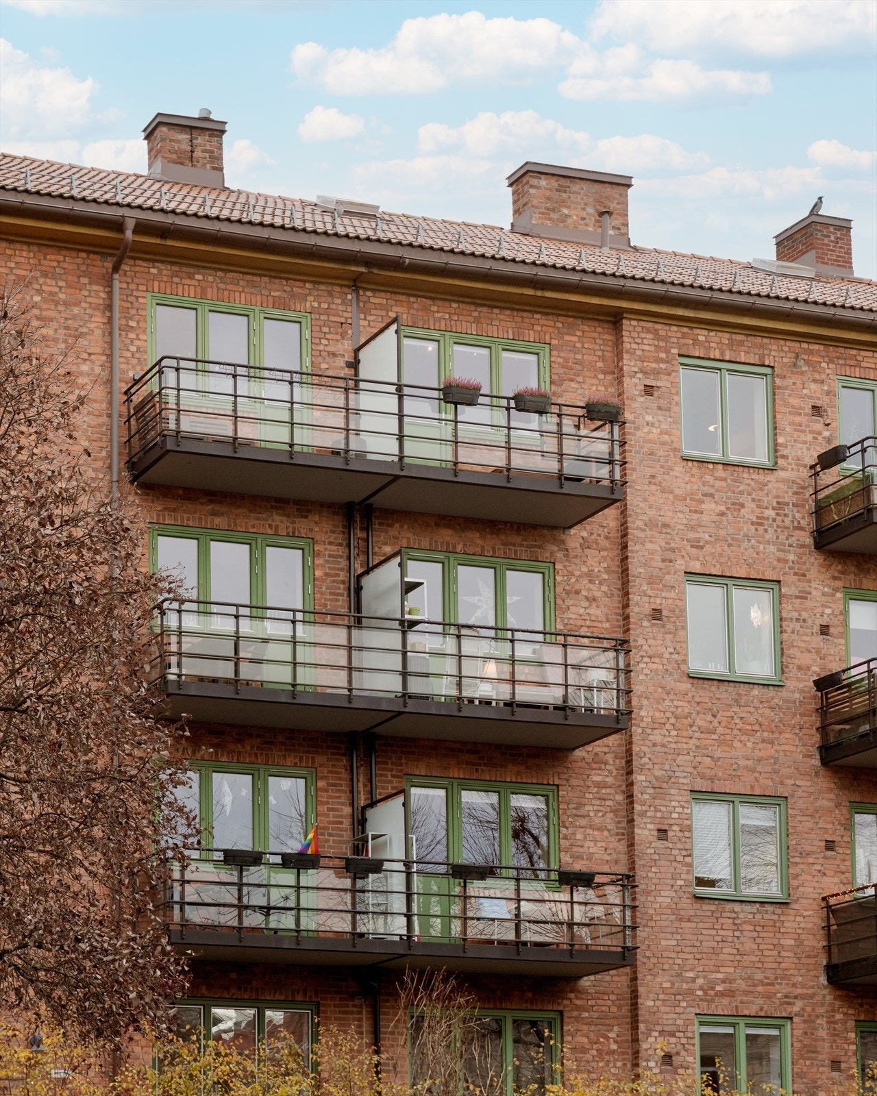 Stockholmgata 27 er en gjennomgående 2-roms toppleilighet med balkong belliggende i byggets 5.etasje. Galleribilde