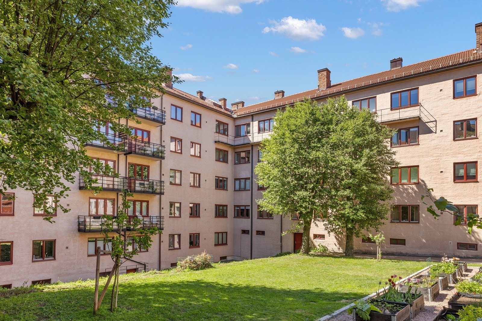 Her får du skjermede og pent opparbeidede grøntområder som aksjeeierne disponerer i fellesskap. Galleribilde