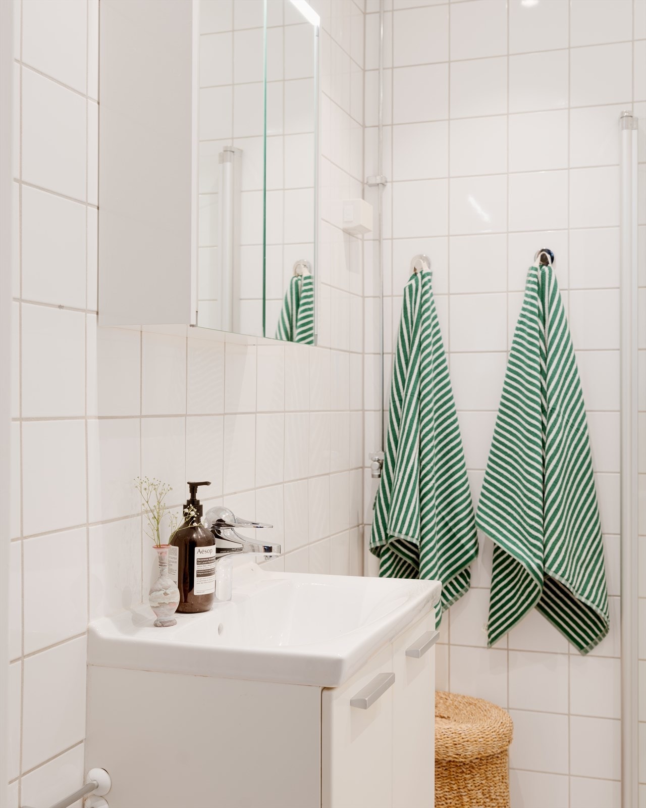 Her er det opplegg for vaskemaskin, og det er i tillegg opplegg for vaskemaskin på kjøkkenet samt fellesvaskeri. Galleribilde