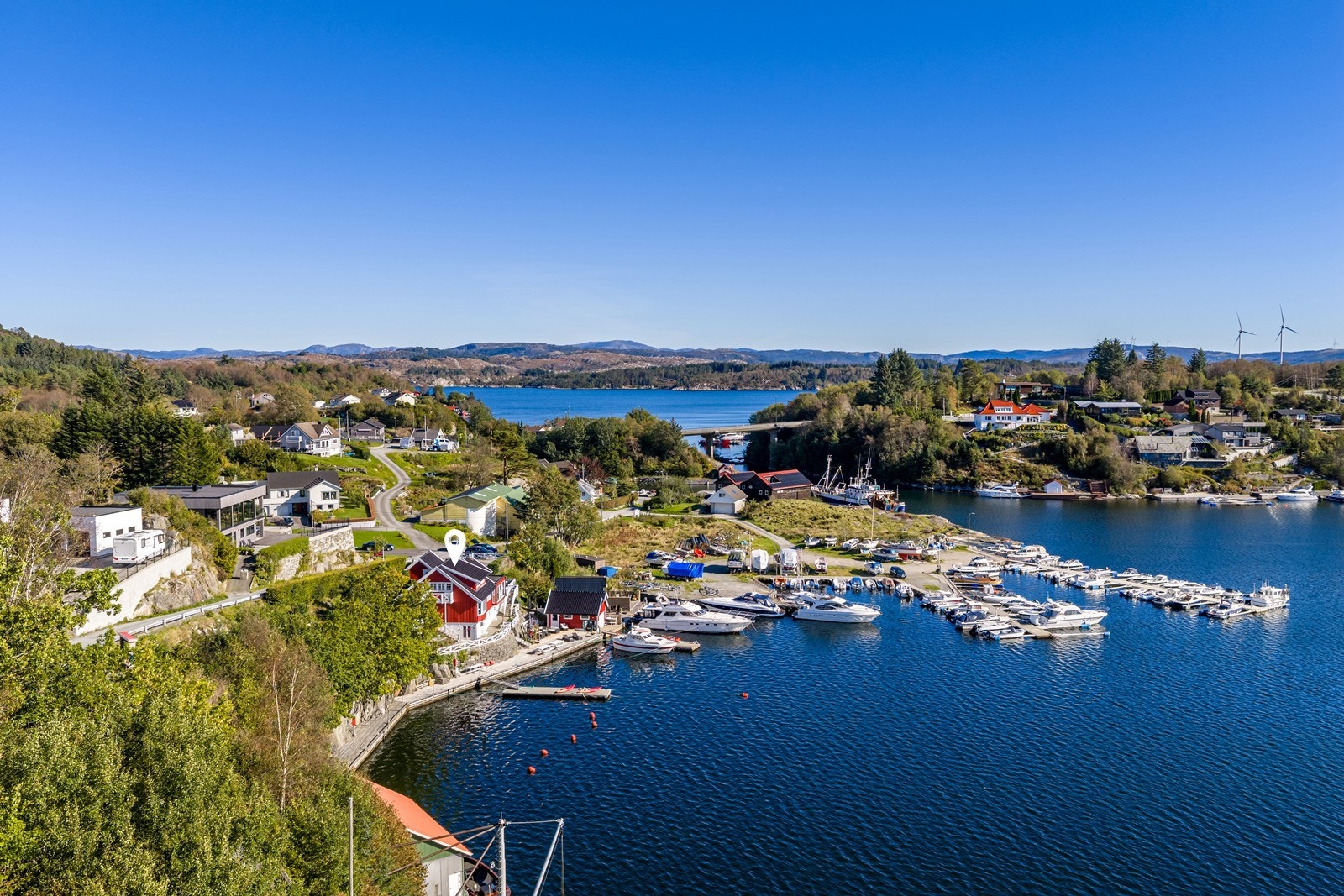 Her bor du i naturskjønne omgivelser, samtidig som du har nærhet til det meste av fasiliteter. Galleribilde