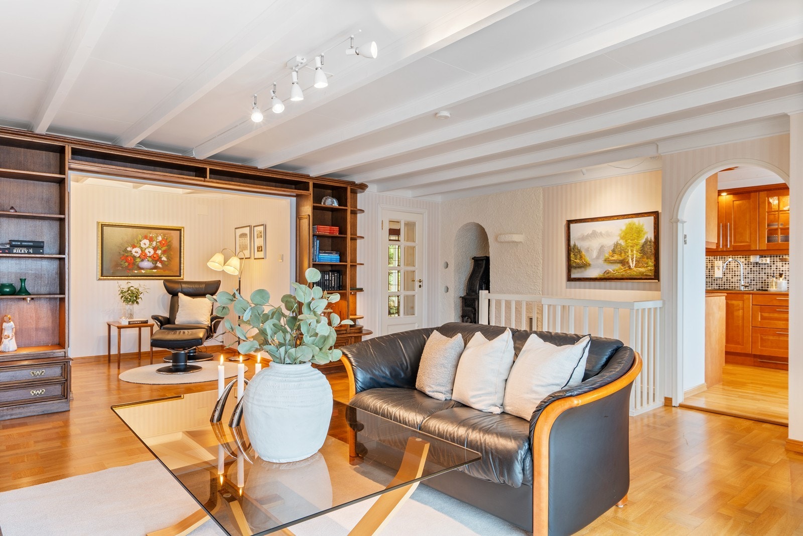 Rommet har god størrelse og mange møbleringsmuligheter, hvor en kan lage ulike soner. Galleribilde