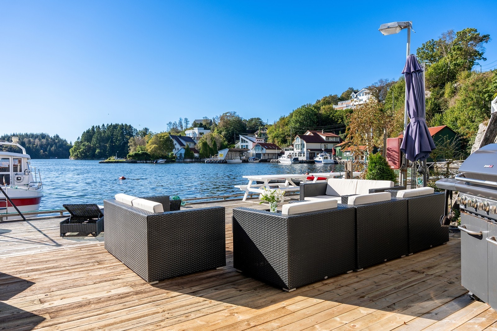 Tenk å nyte vakre solnedganger på bryggekanten! Galleribilde