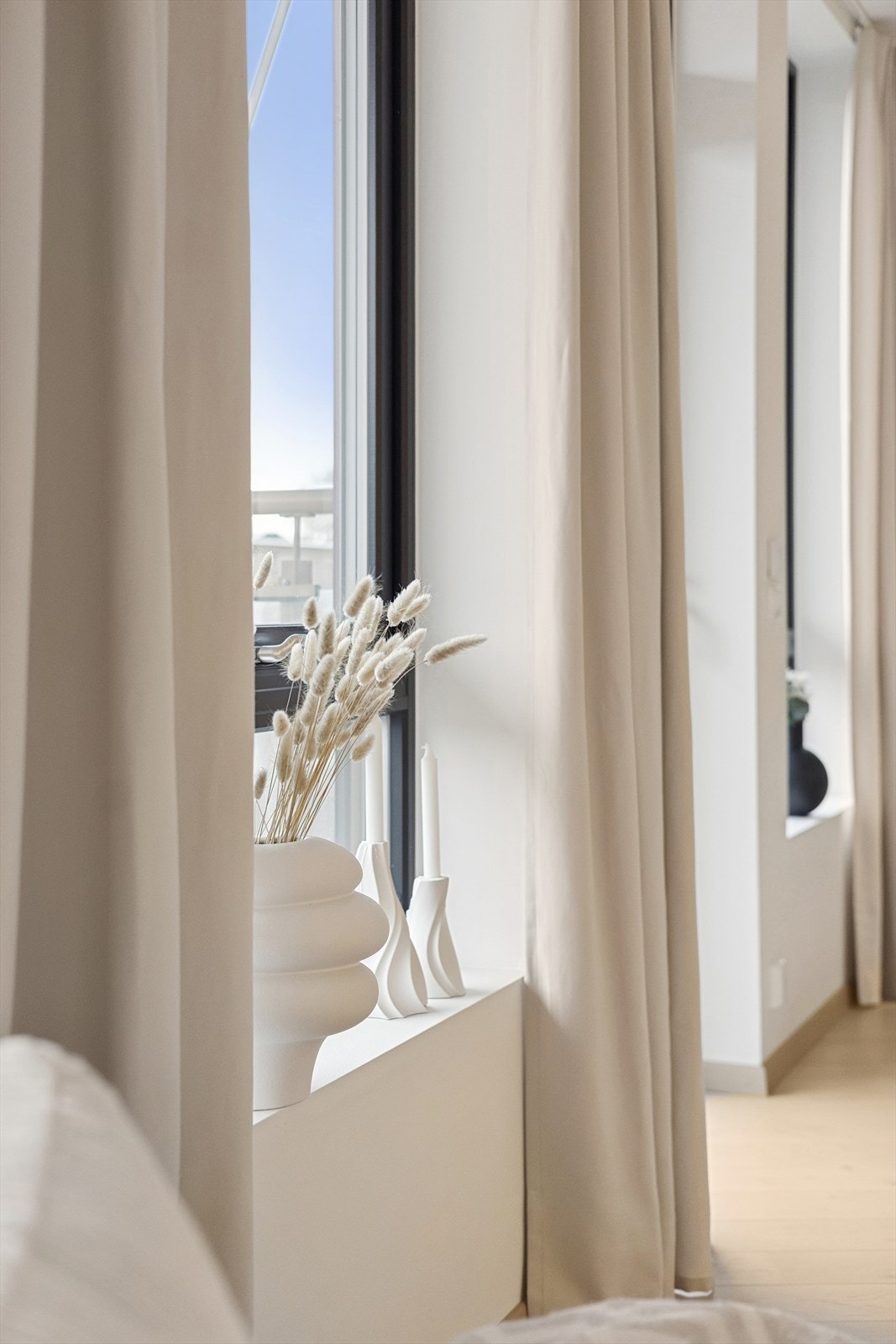 Fra stuen finner vi veien ut til balkongen. Galleribilde