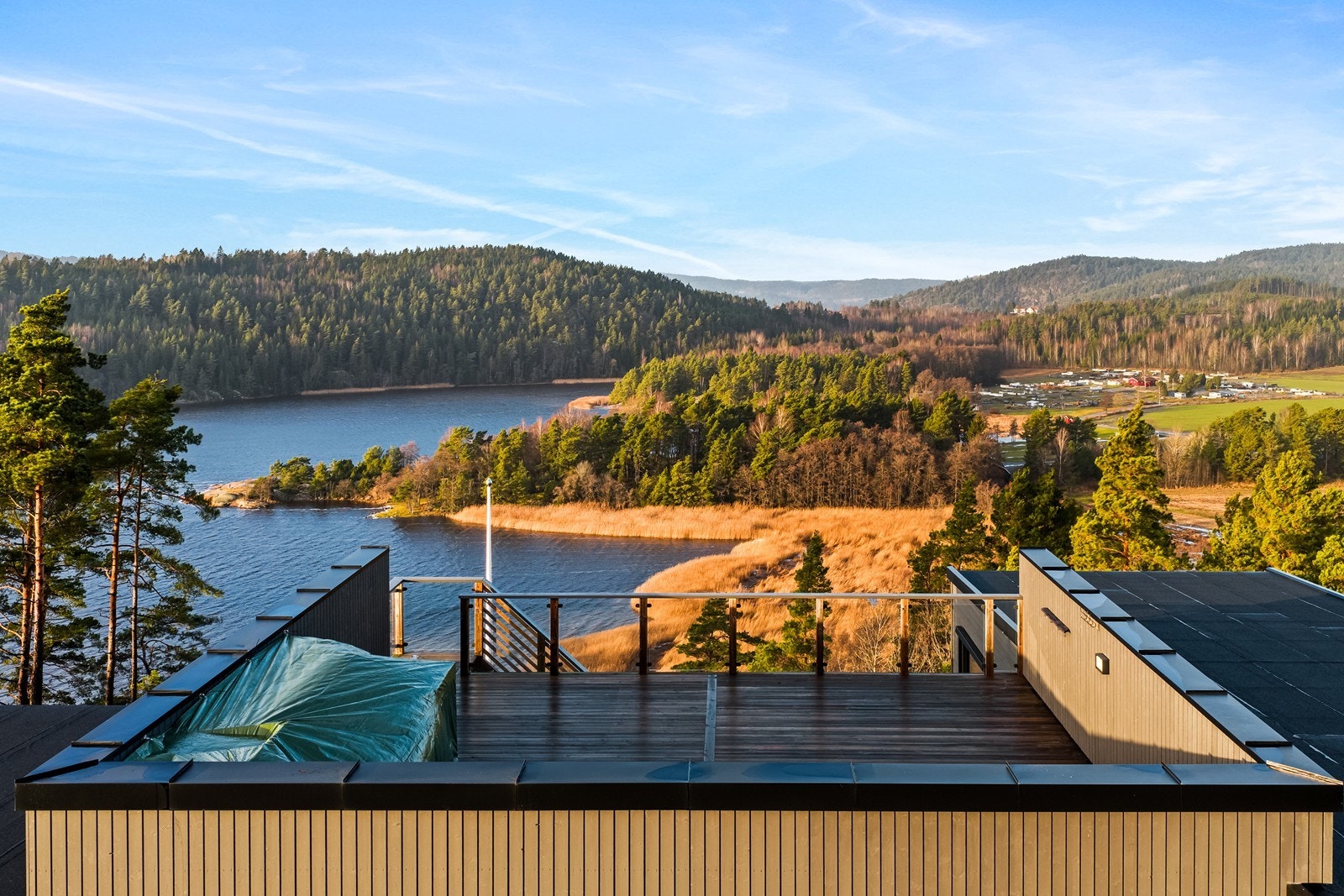 Solrik takterrasse med panorama utsikt til Iddefjorden og sol hele dagen Galleribilde