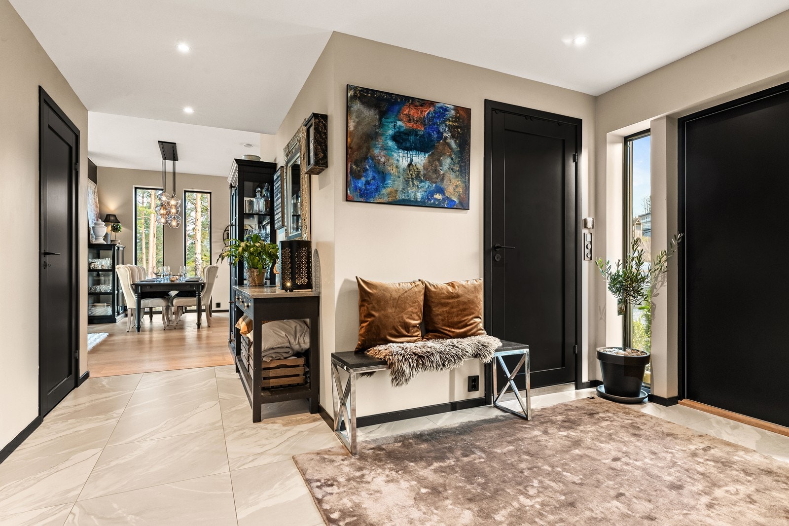 Her er det god og bred plass til både av- og påkledning Galleribilde