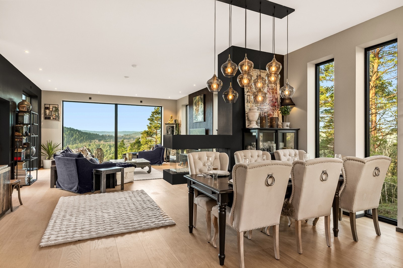 Delikat spisestueavdeling med plass til hele familien Galleribilde