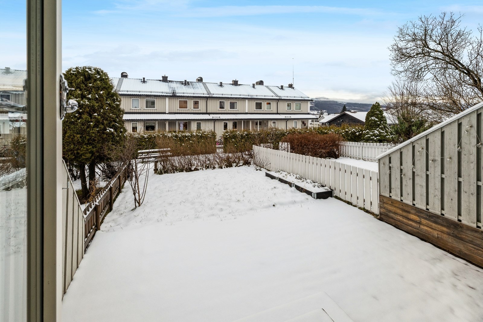 Terrasse og hage. Galleribilde