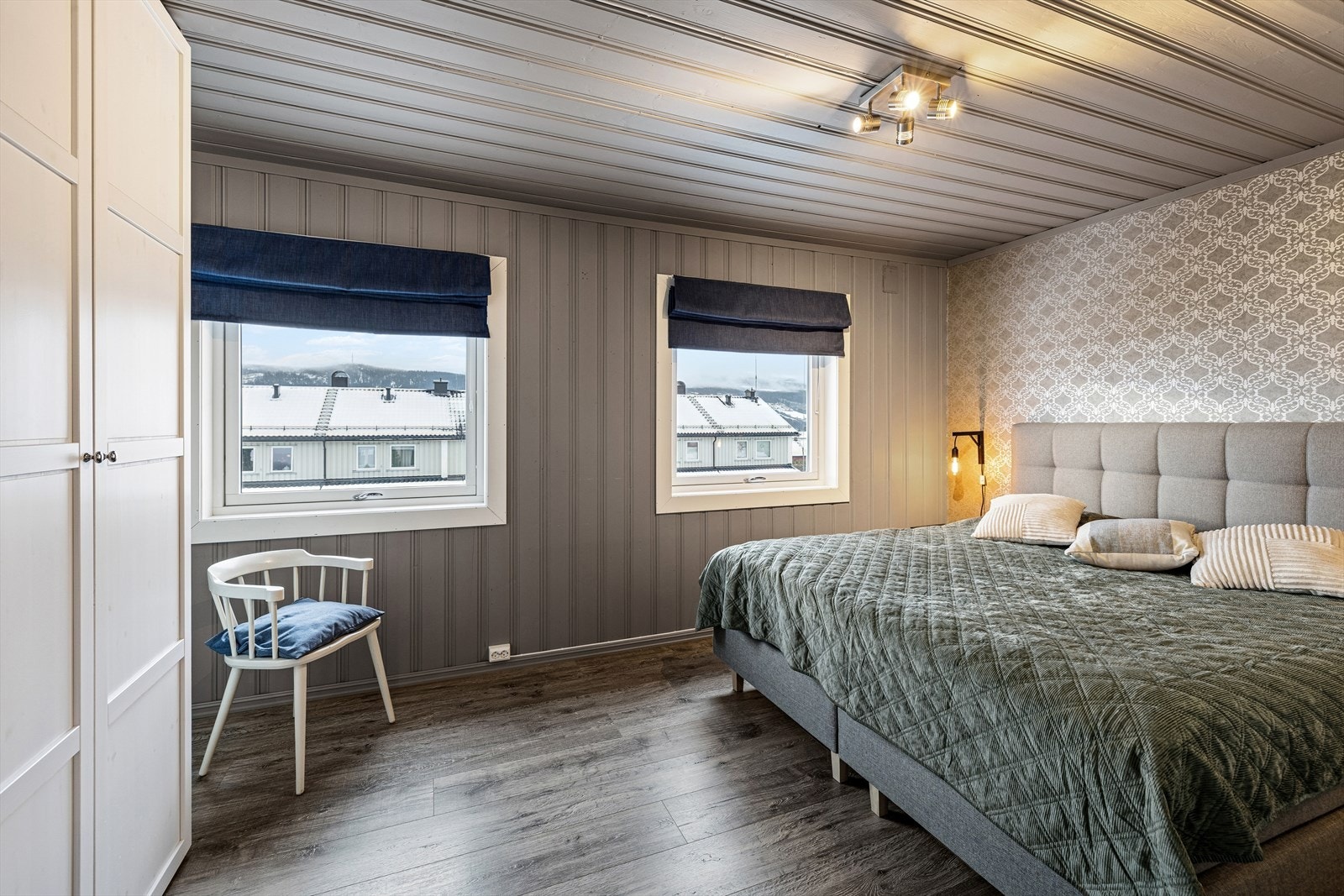 Hovedsoverommet har god plass til dobbeltseng og stort garderobeskap. Galleribilde