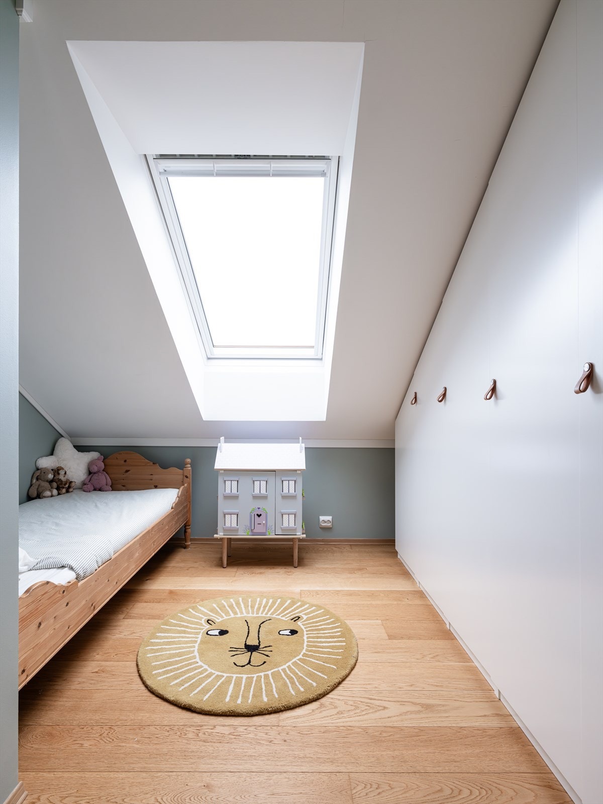 Soverom 4 malt i behagelige fargetoner, perfekt som barnerom. Galleribilde