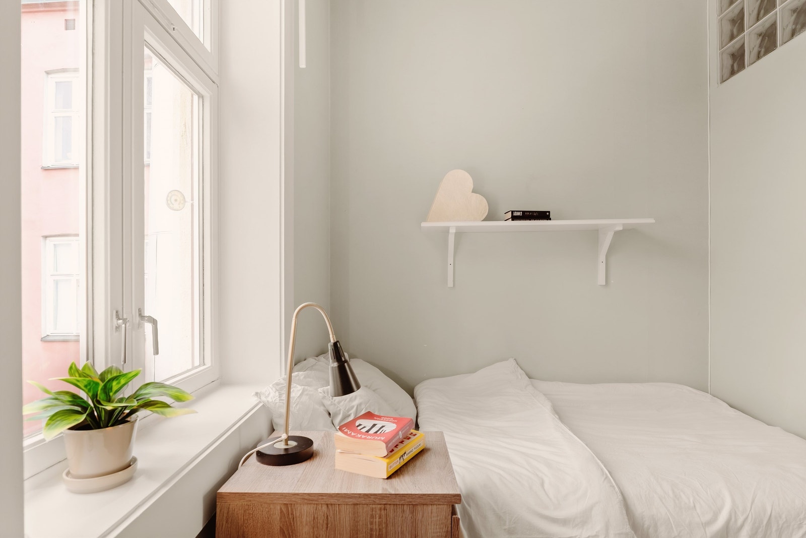 Soverom 2 mot bakgård Galleribilde