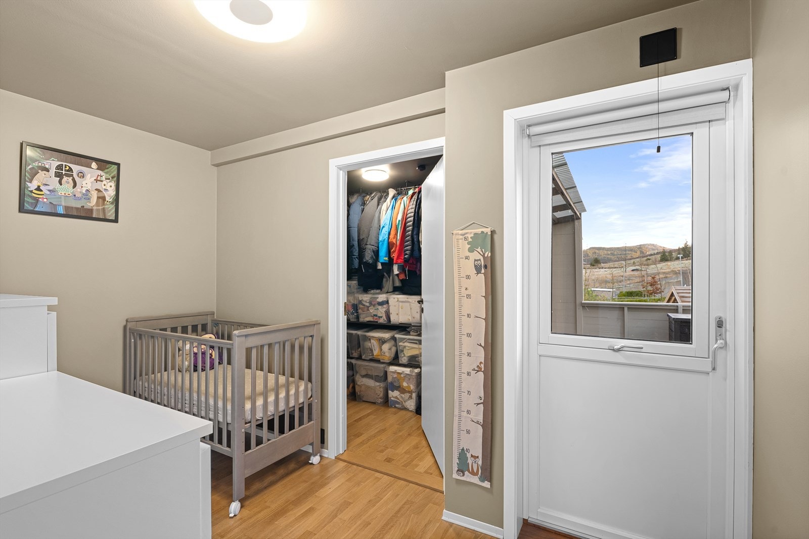 Soverom 2 har utgang til terrasse. Galleribilde