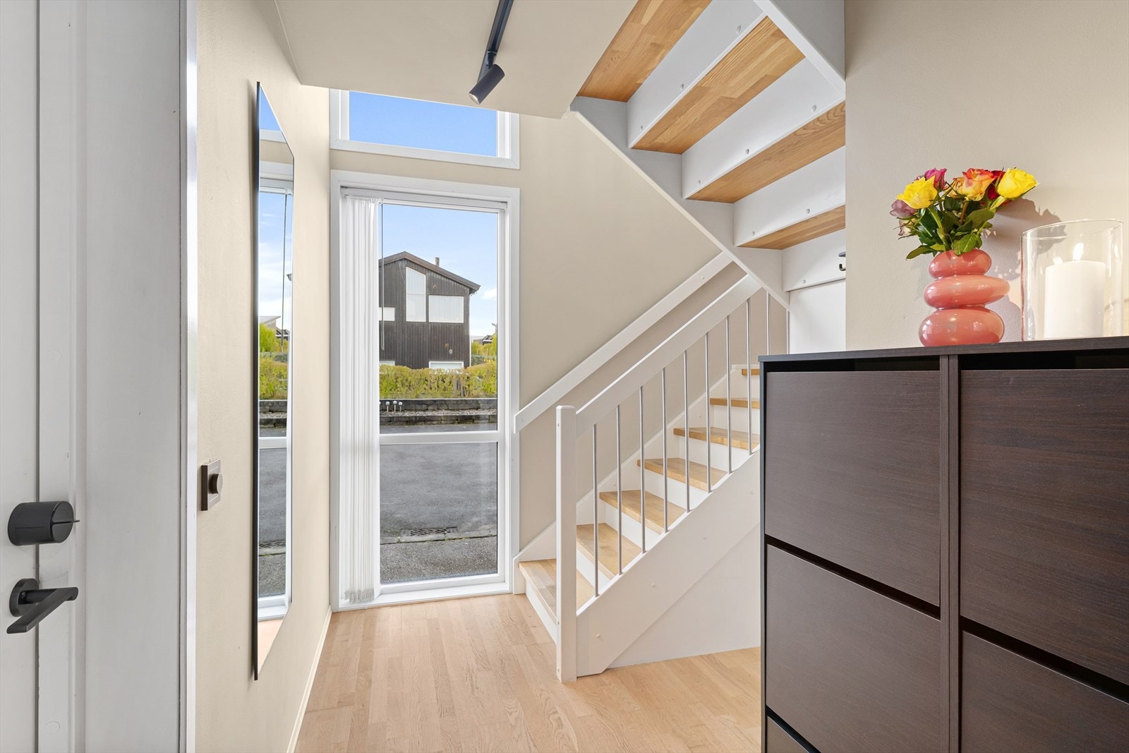 Velkommen inn! Gang i 1. etg. Galleribilde