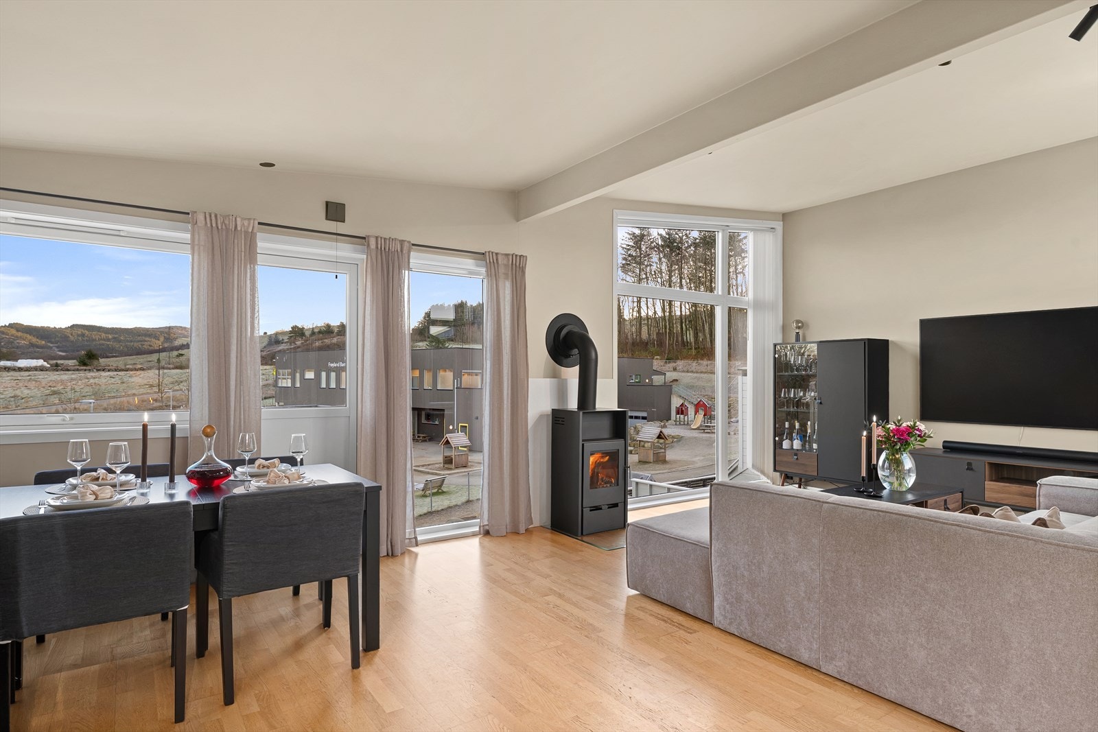 Lys og fin stue. Galleribilde