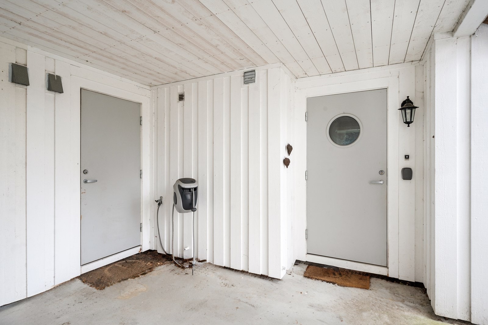 Inngang til leilighet og utvendig bod Galleribilde