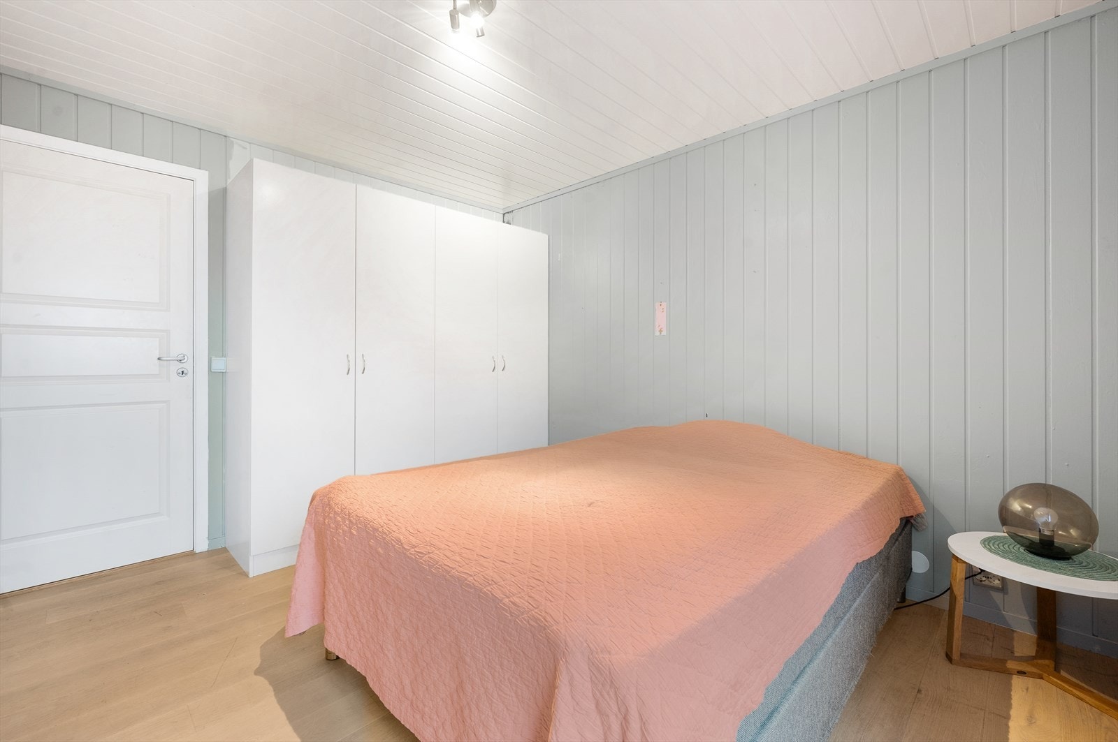 Hovedsoverom med 2 doble garderobeskap. Galleribilde