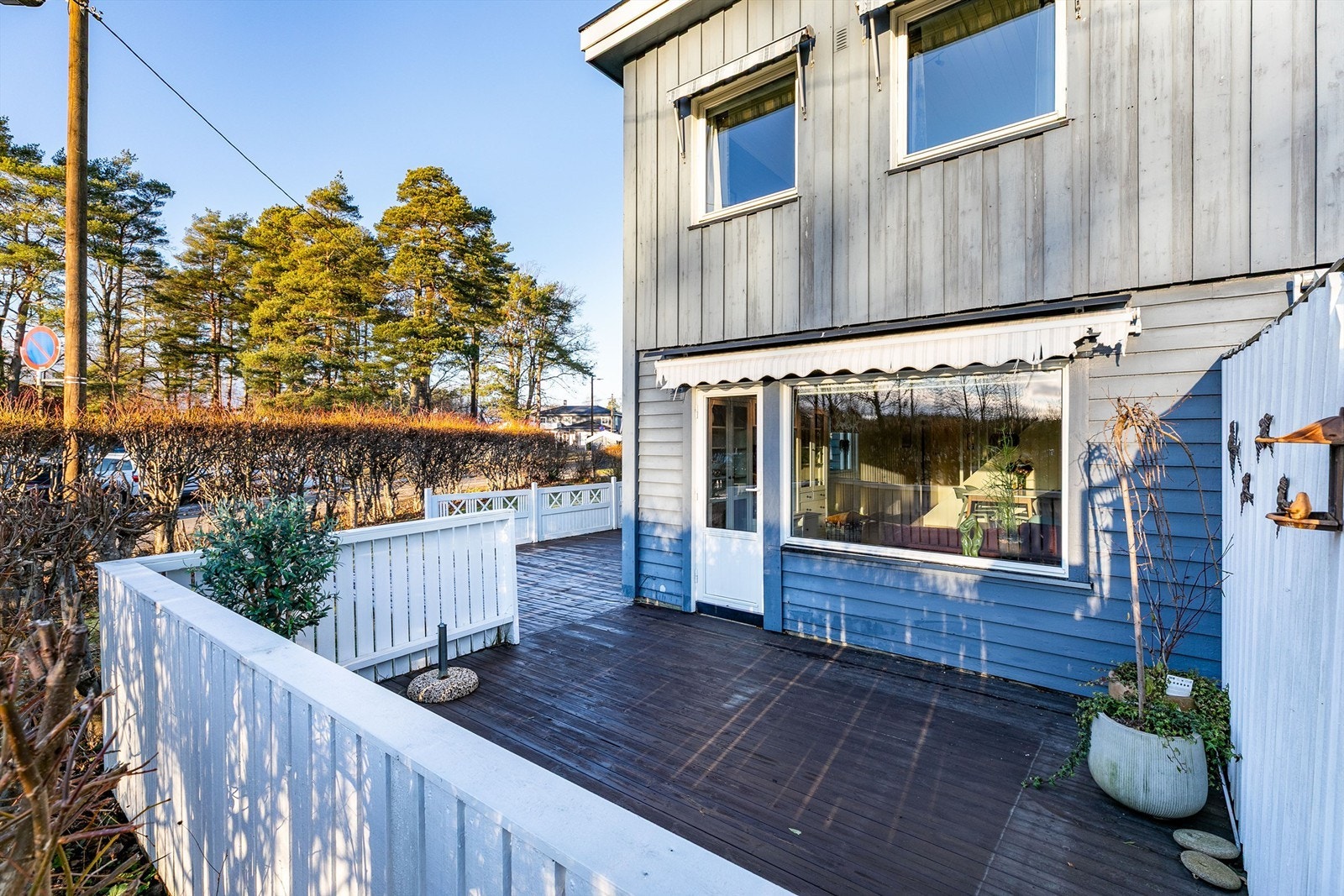 Utvendig vedlikehold foretas i regi av borettslaget. Vinduene er skiftet ut i nyere tid og har to-lags glass fra mellom 2004 og 2013. Galleribilde