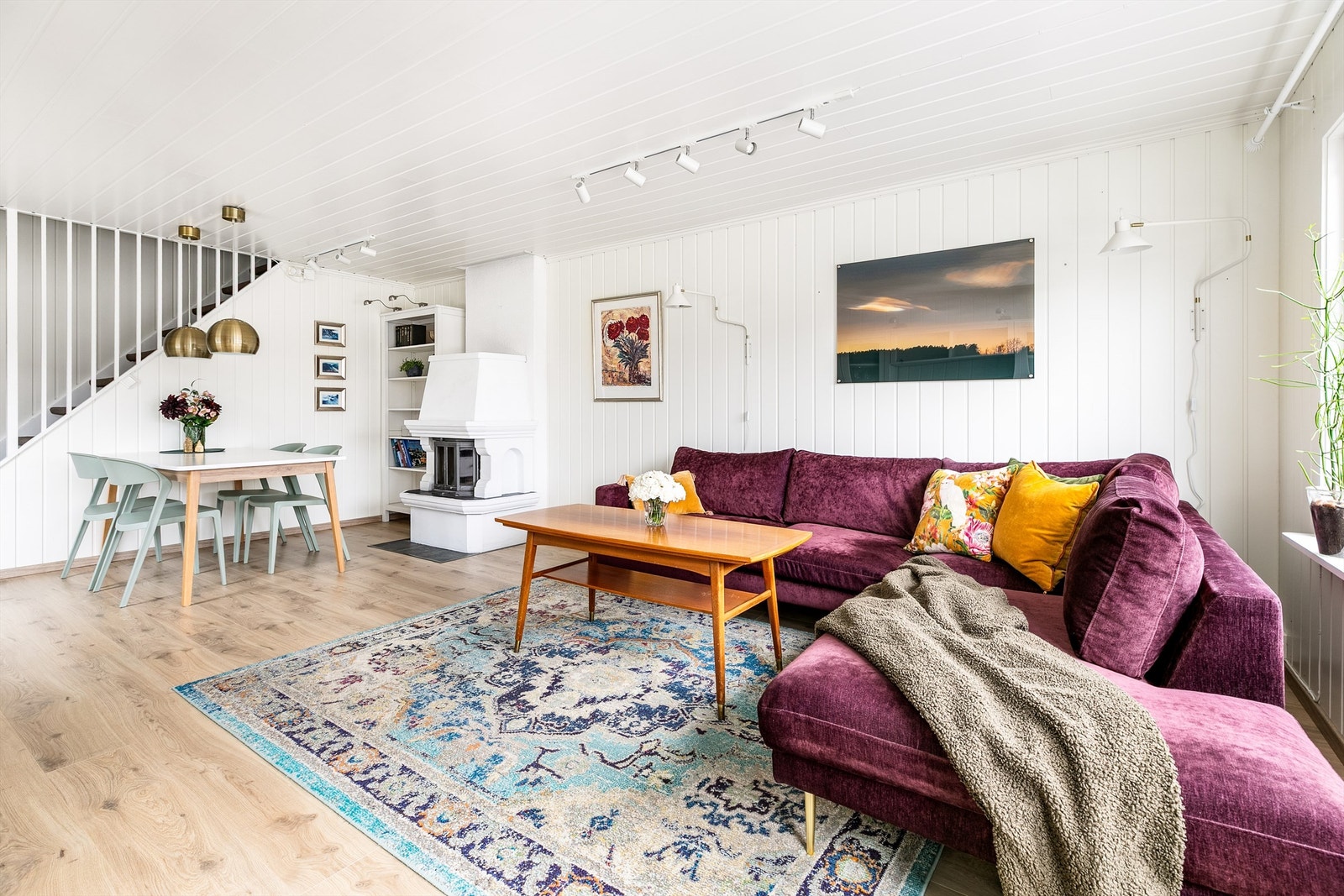 Deler av boligens elektriske anlegg er oppgradert siden 2011. Flere stikkontakter og brytere er skiftet ut. Galleribilde