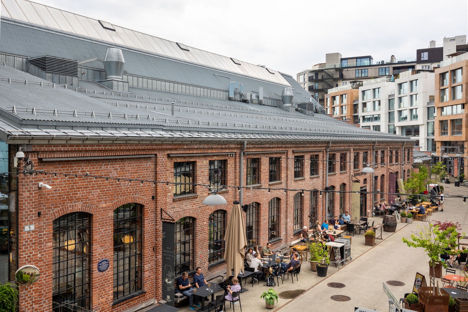 En kort spasertur unna ligger også Vulkan-området med Mathallen og et yrende kulturliv. Galleribilde