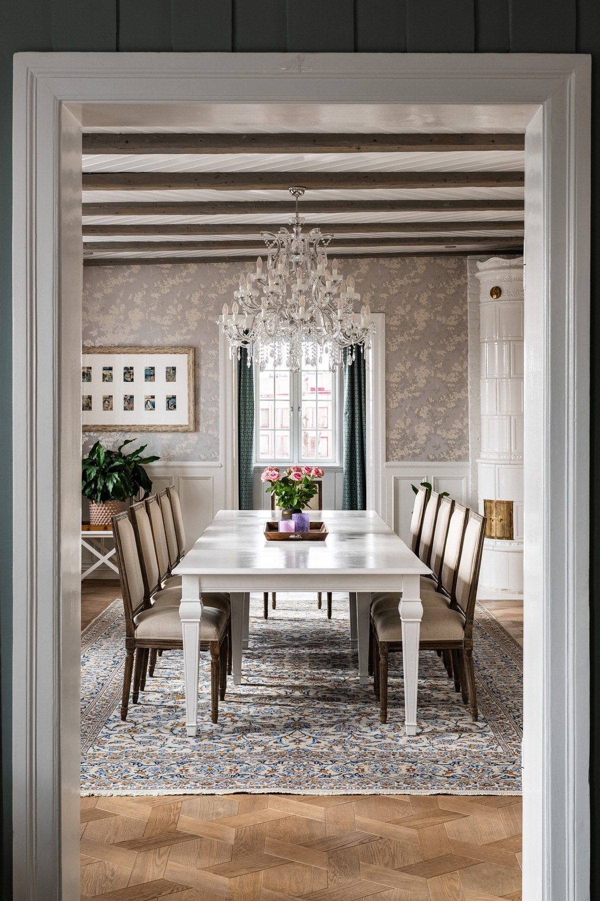 Her ligger de storslagne, solrike stuene på rad og rekke - et fantastisk samlingspunkt for sosiale sammenkomster. Galleribilde