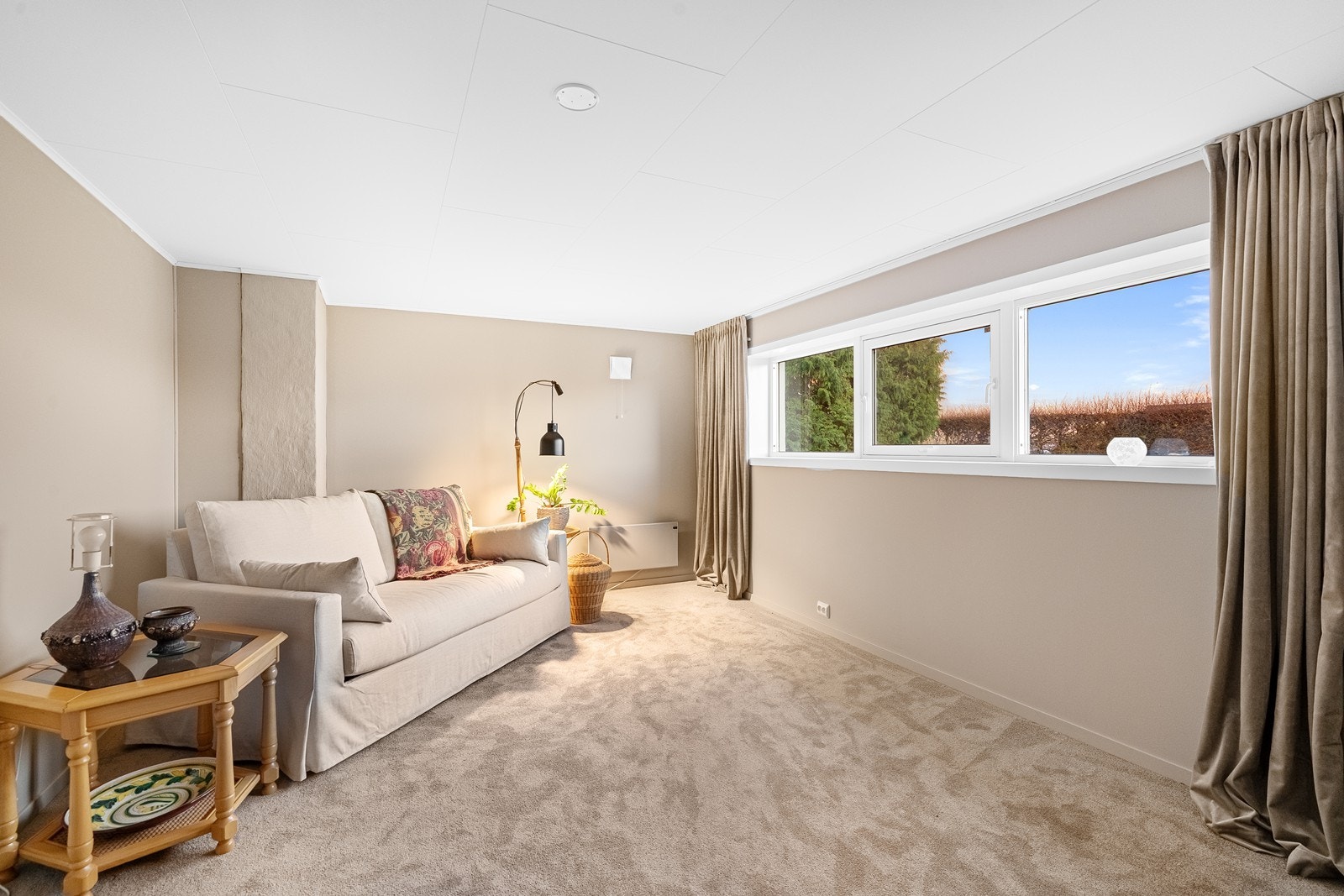 Koselig og lun kjellerstue. Et utmerket TV og lekerom. ( ikke godkjent) Galleribilde