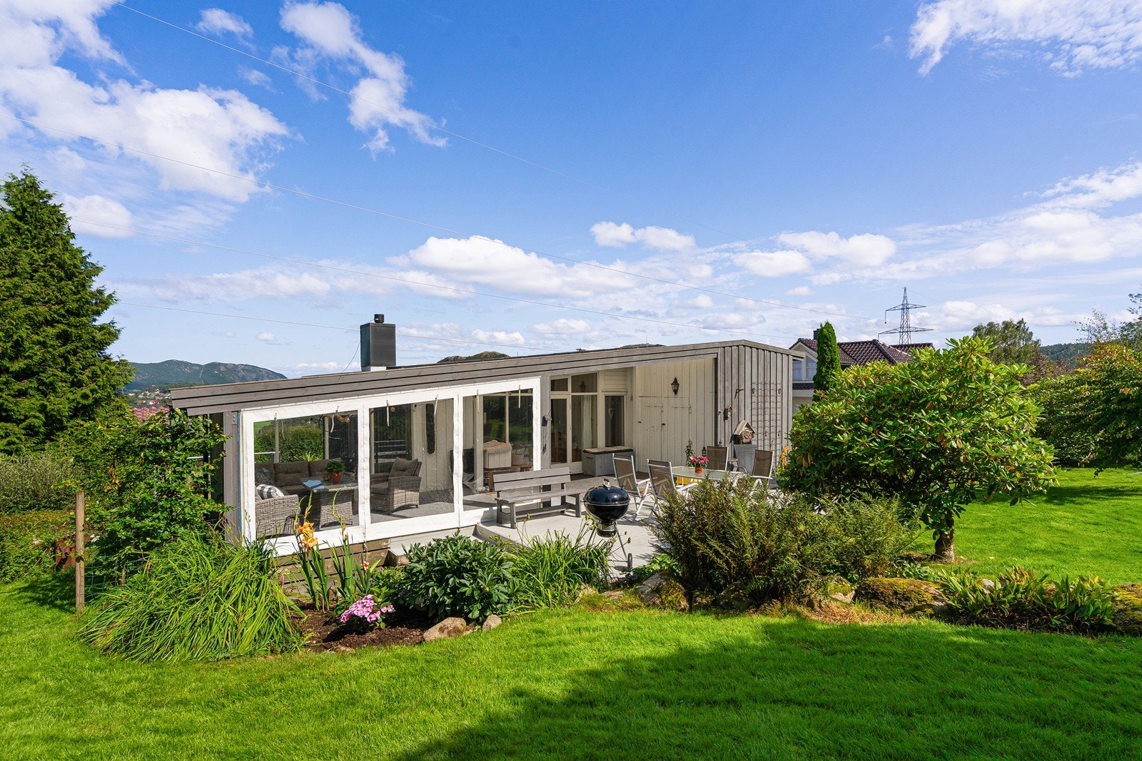 Solrik overbygget terrasse. Galleribilde