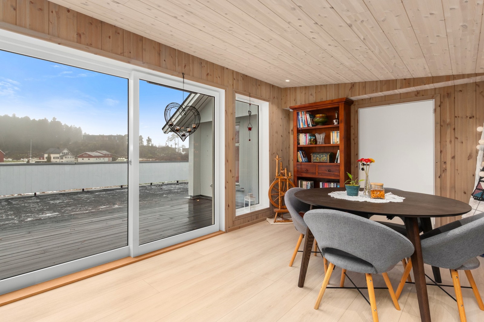 Utgang til veranda fra begge stue delene på huset. Galleribilde