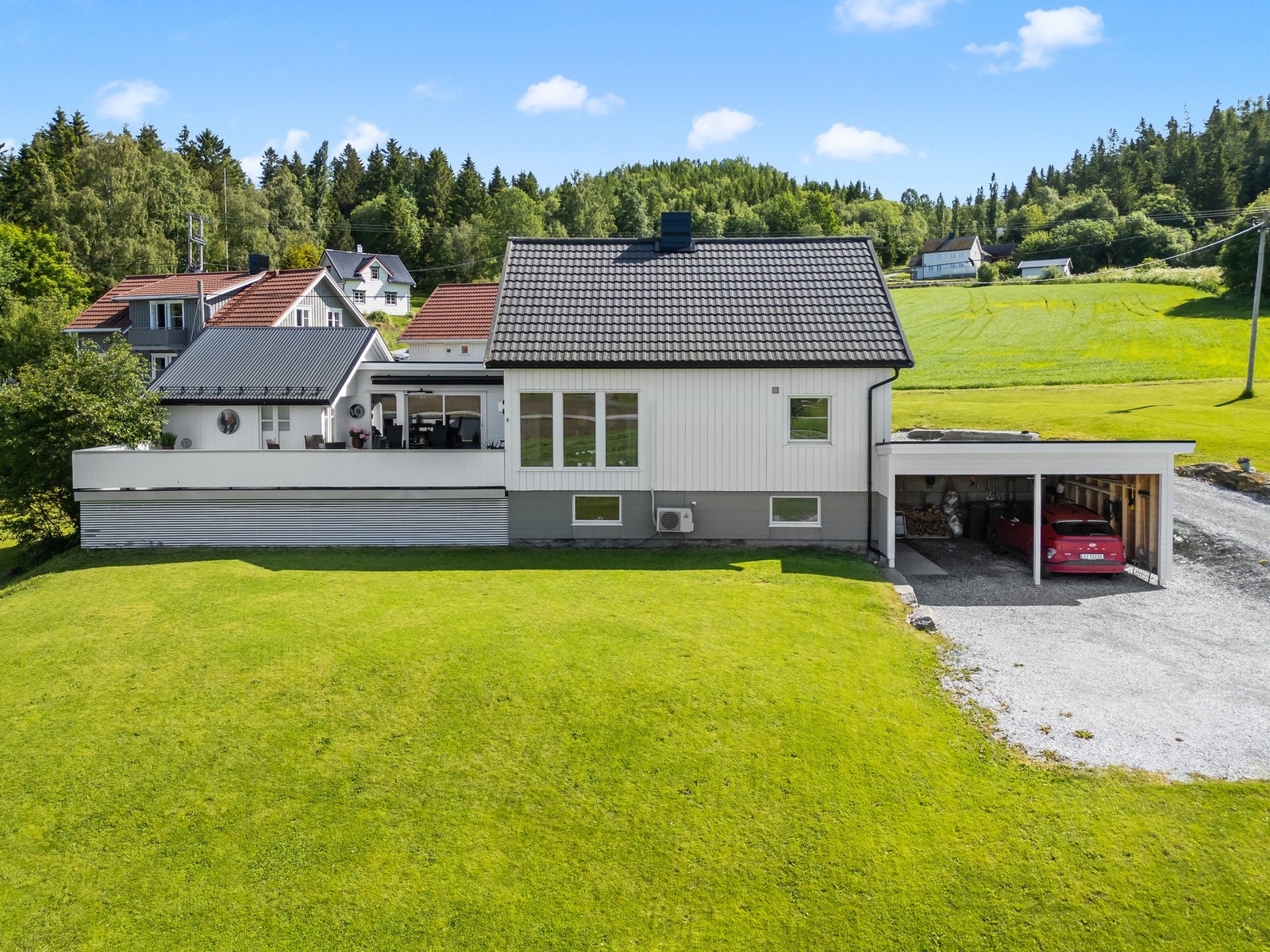 Flott oppusset enebolig med svært god planløsning. Galleribilde