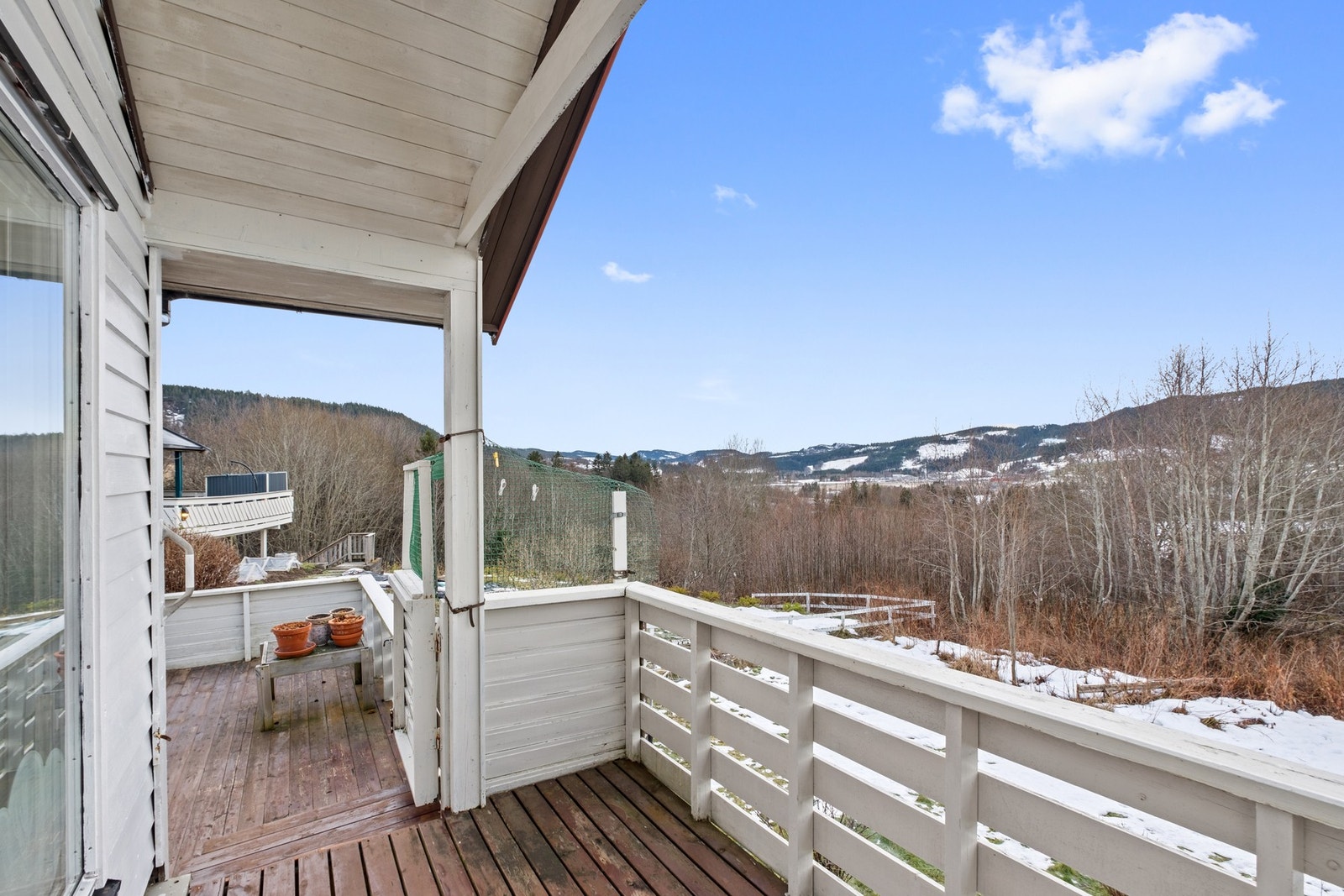 Utgang til veranda fra stue i 1. Etasje. Galleribilde