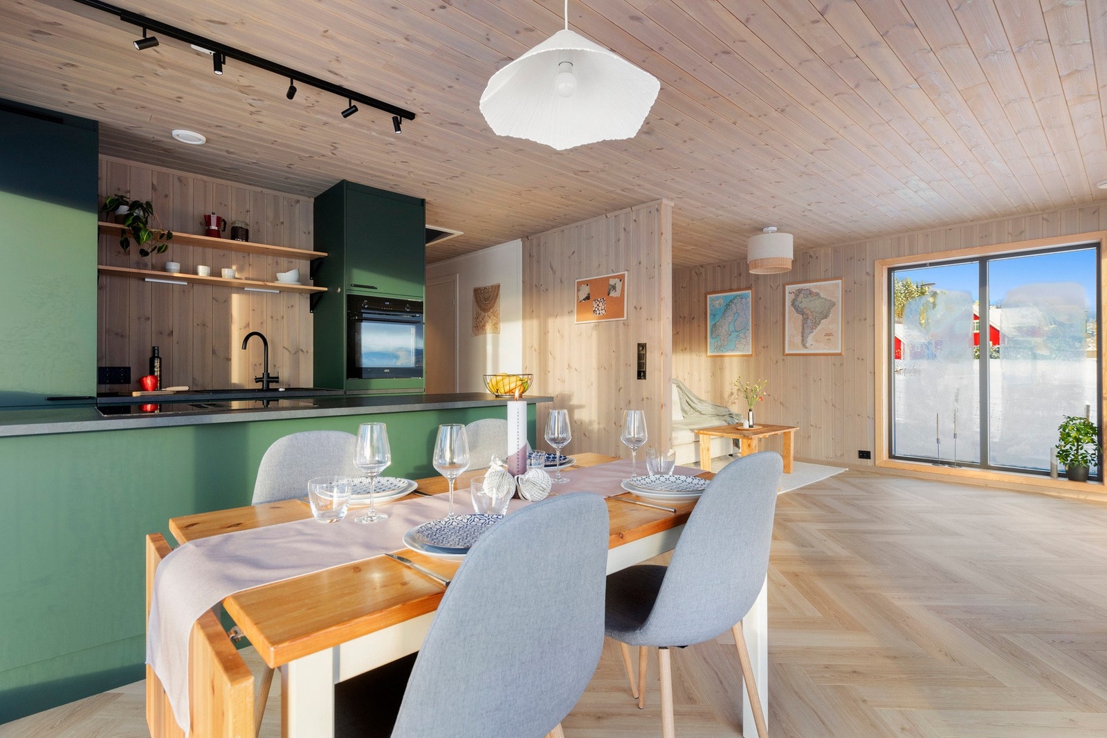 Hyggelig spiseplass ved kjøkkenet Galleribilde