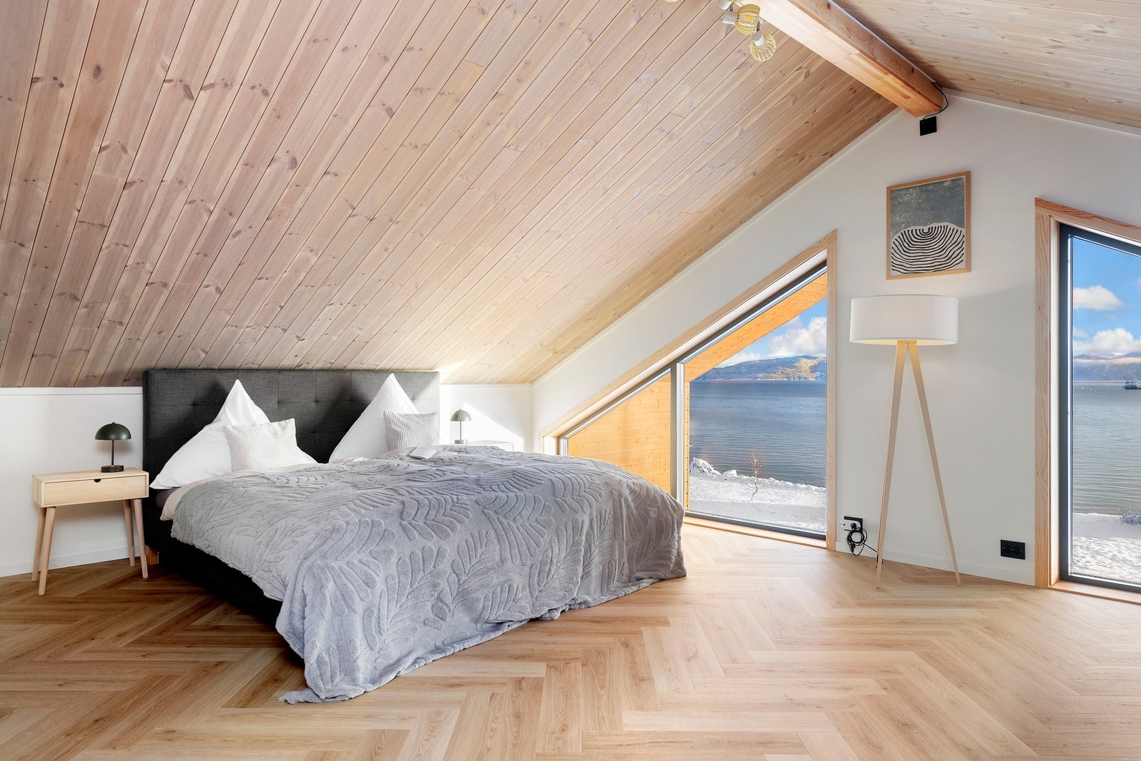 Flott sjøutsikt fra loftet Galleribilde