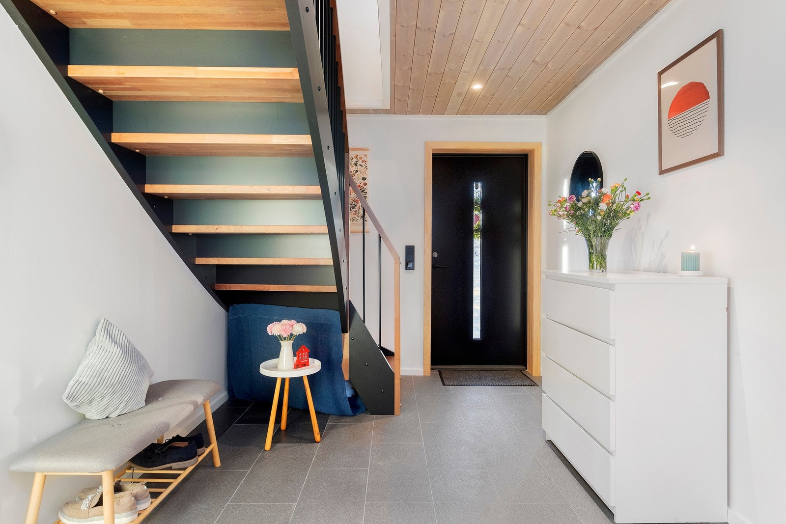 Trapperom/ entré i 1. etasje Galleribilde