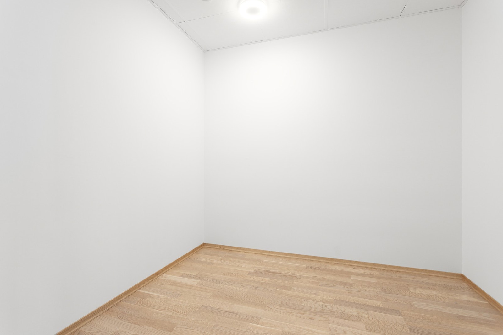 I leiligheten er det også en innvendig bod. Det er særdeles kjekt å ha for lagring av sesongutstyr og kanskje den ekstra fryseboksen? Galleribilde