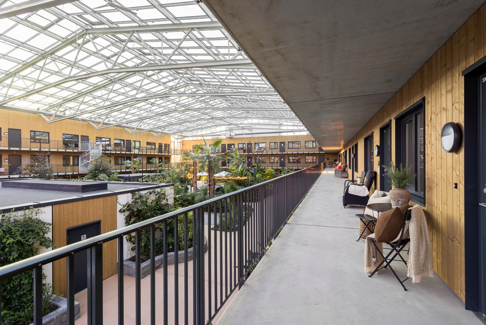 Fra svalgangen har man orkesterplass til vinterhagen. Galleribilde