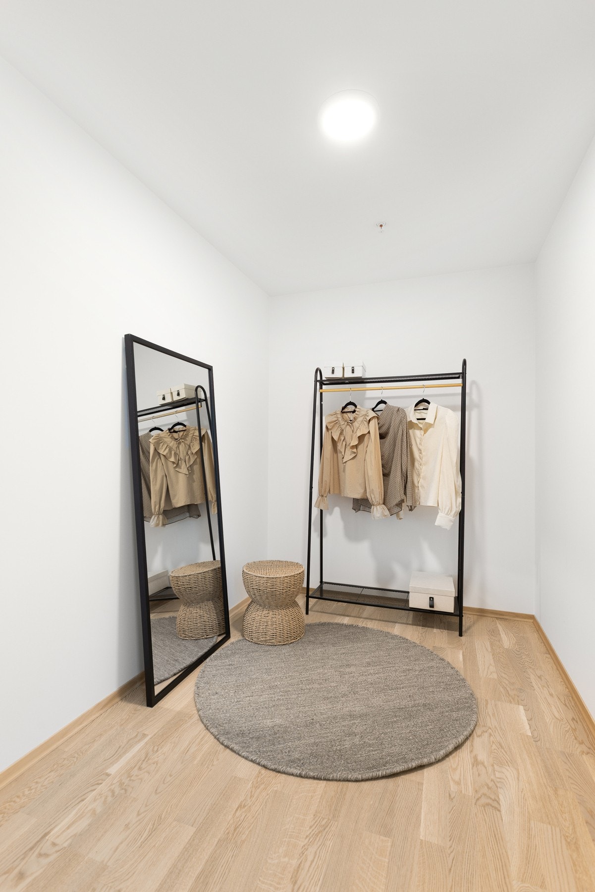 Garderoberom til hovedsoverommet. Galleribilde