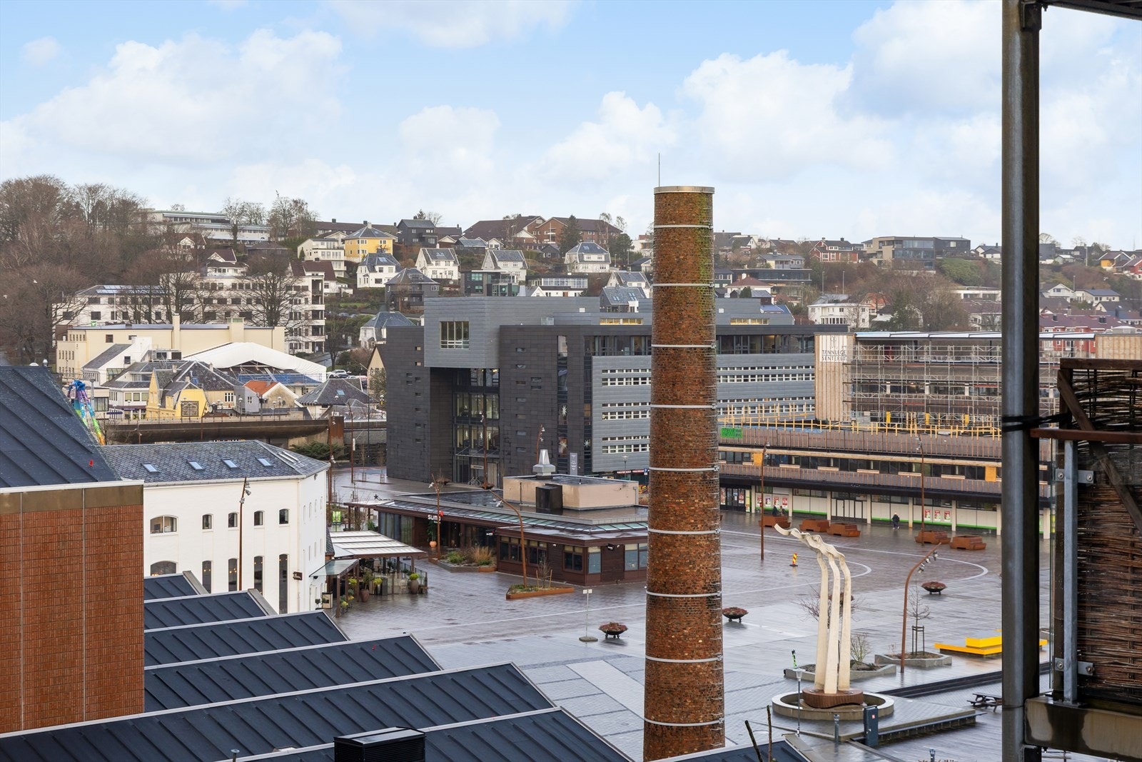 Utsikt mot bl.a. rådhusplassen, kulturhuset m.m. Galleribilde