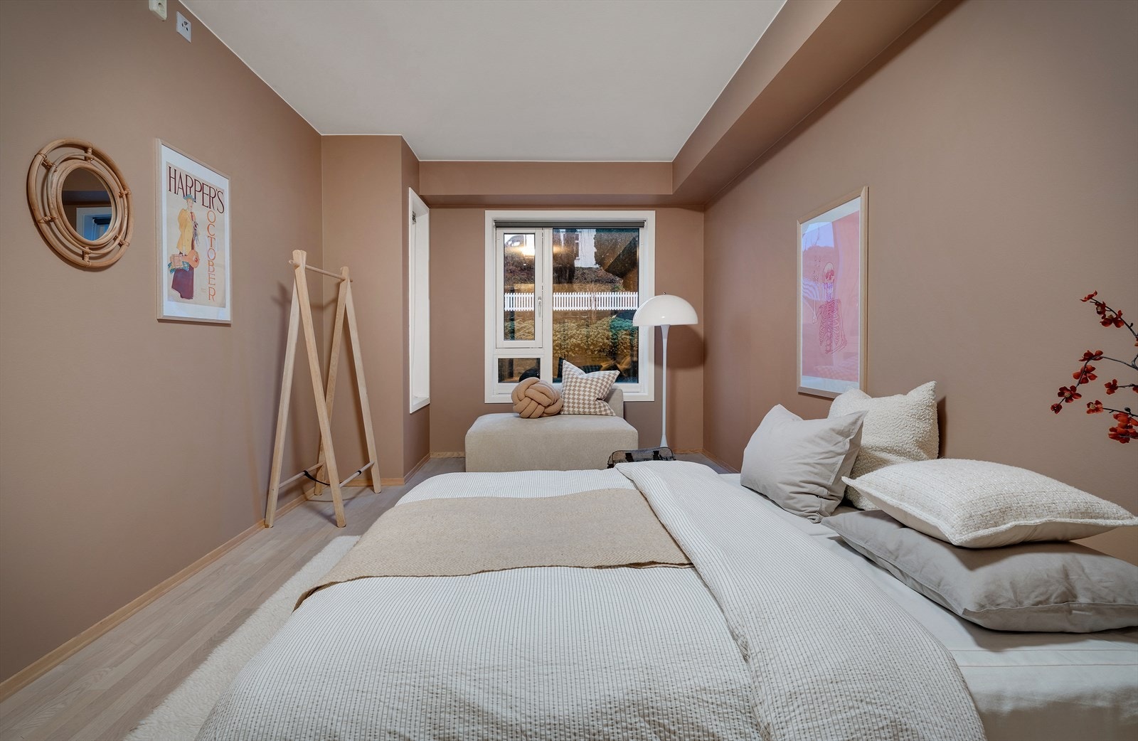 Soverommet er malt i lune farger som gjør det enkelt å slappe av Galleribilde