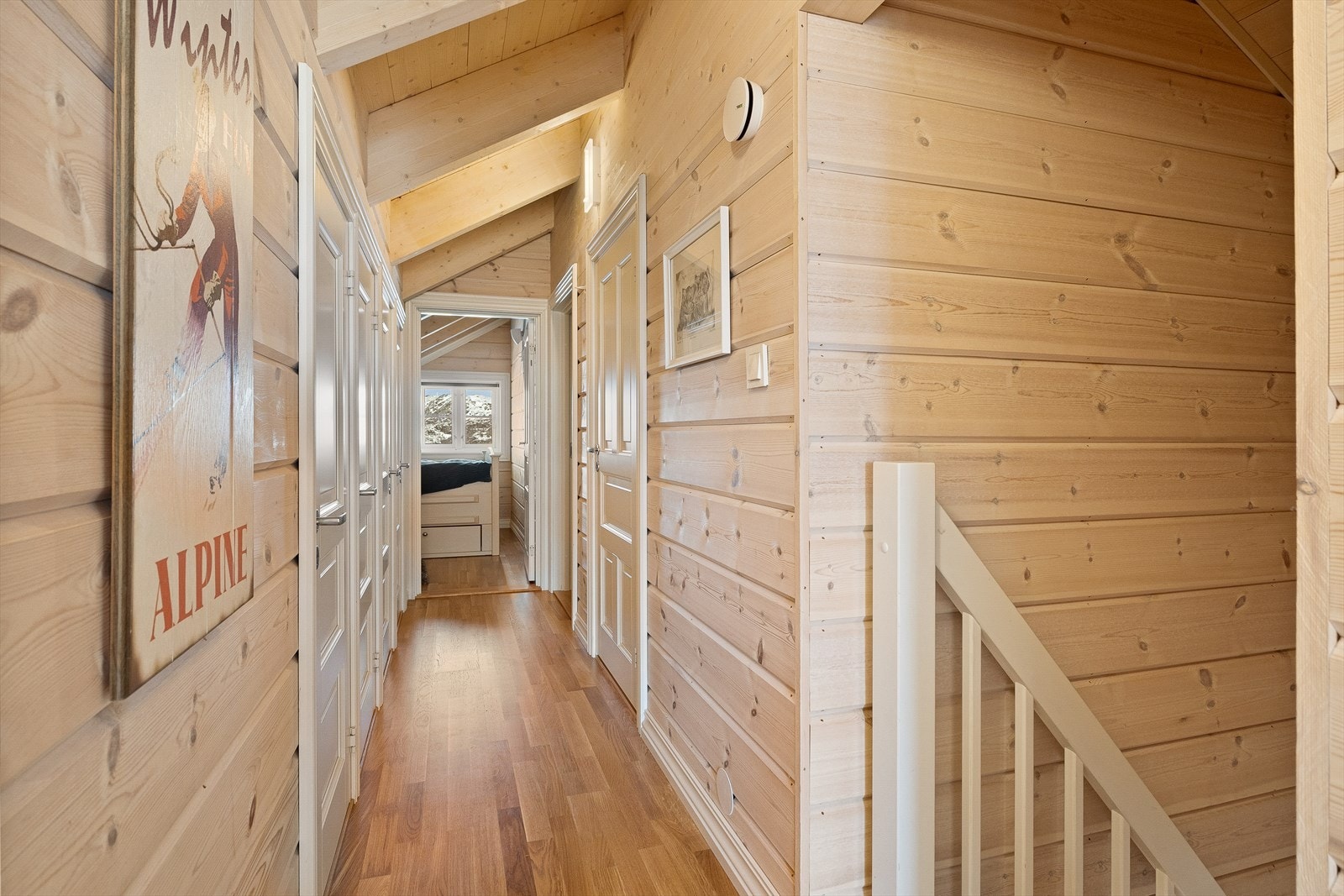 Gang med kott, smarte dører gjør det enkelt å sorte tingene en vil lagre. Galleribilde