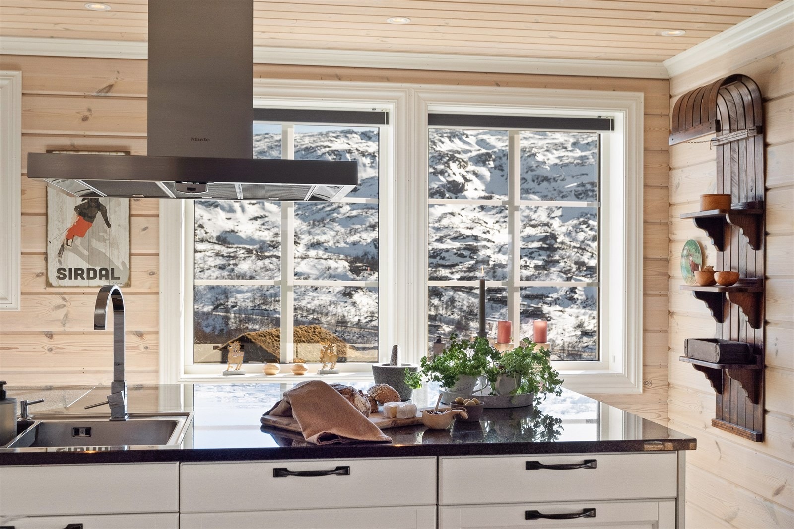 Rikelig med spotter i tak og nydelig utsikt! Galleribilde