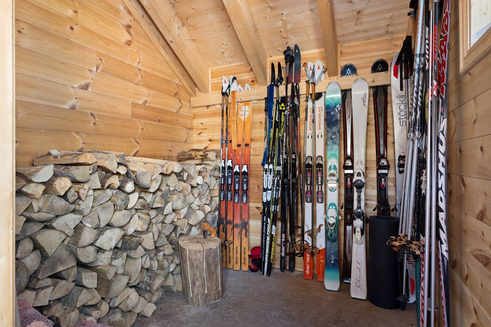 God lagringsbod ved inngangsparti. Galleribilde