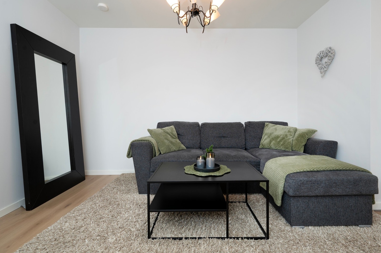 Stuen har naturlige innredningsmuligheter. Galleribilde