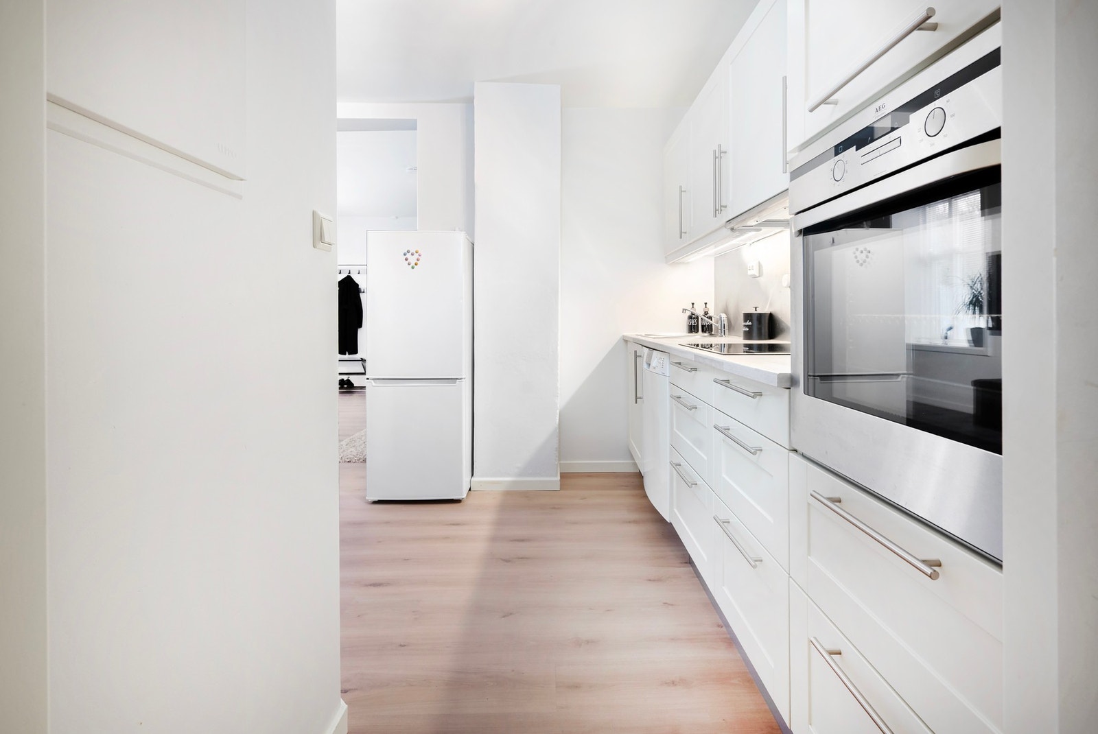 Her har du godt med både skap og benkeplass! Galleribilde