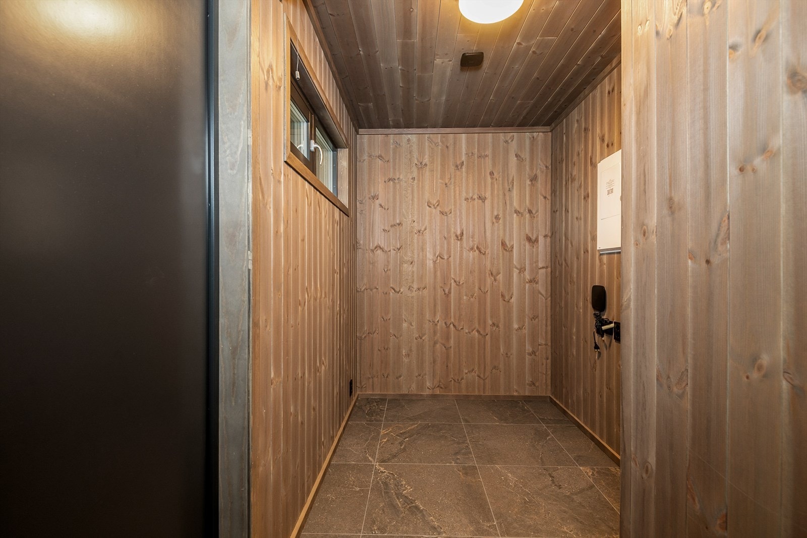 Romslig bod for smart oppbevaring. Galleribilde