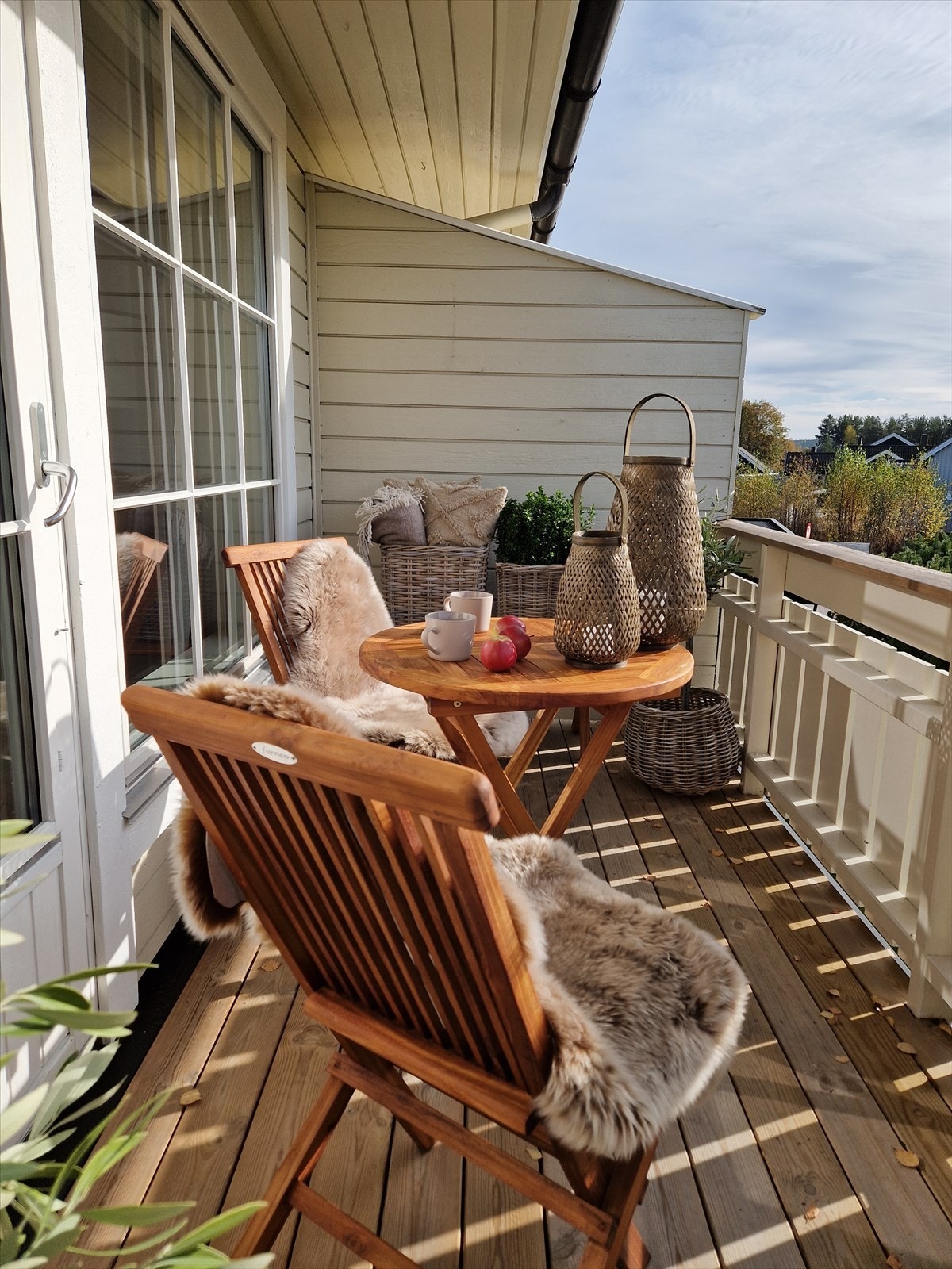 Leiligheten ligger i 2.etasje og har egen balkong. Galleribilde