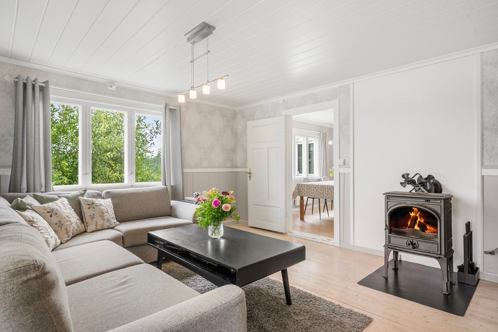 Stua har vedovn for de kalde dagene Galleribilde