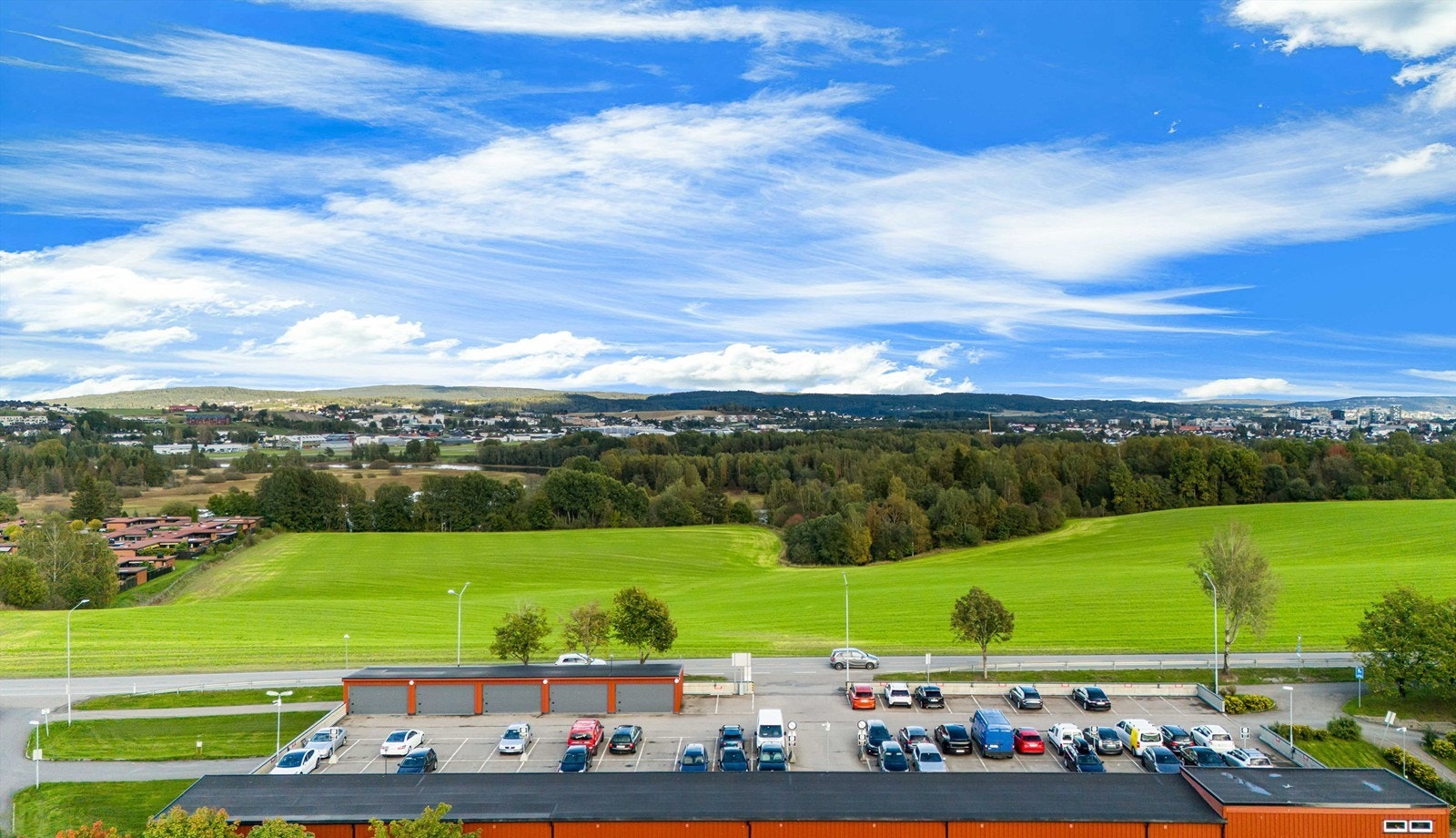 Borettslaget har gode parkeringsmuligheter. Galleribilde