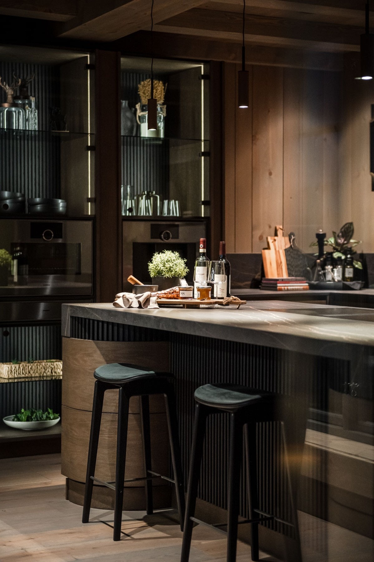 LHM Interior kjøkken i egen design, i finert børstet eik Galleribilde