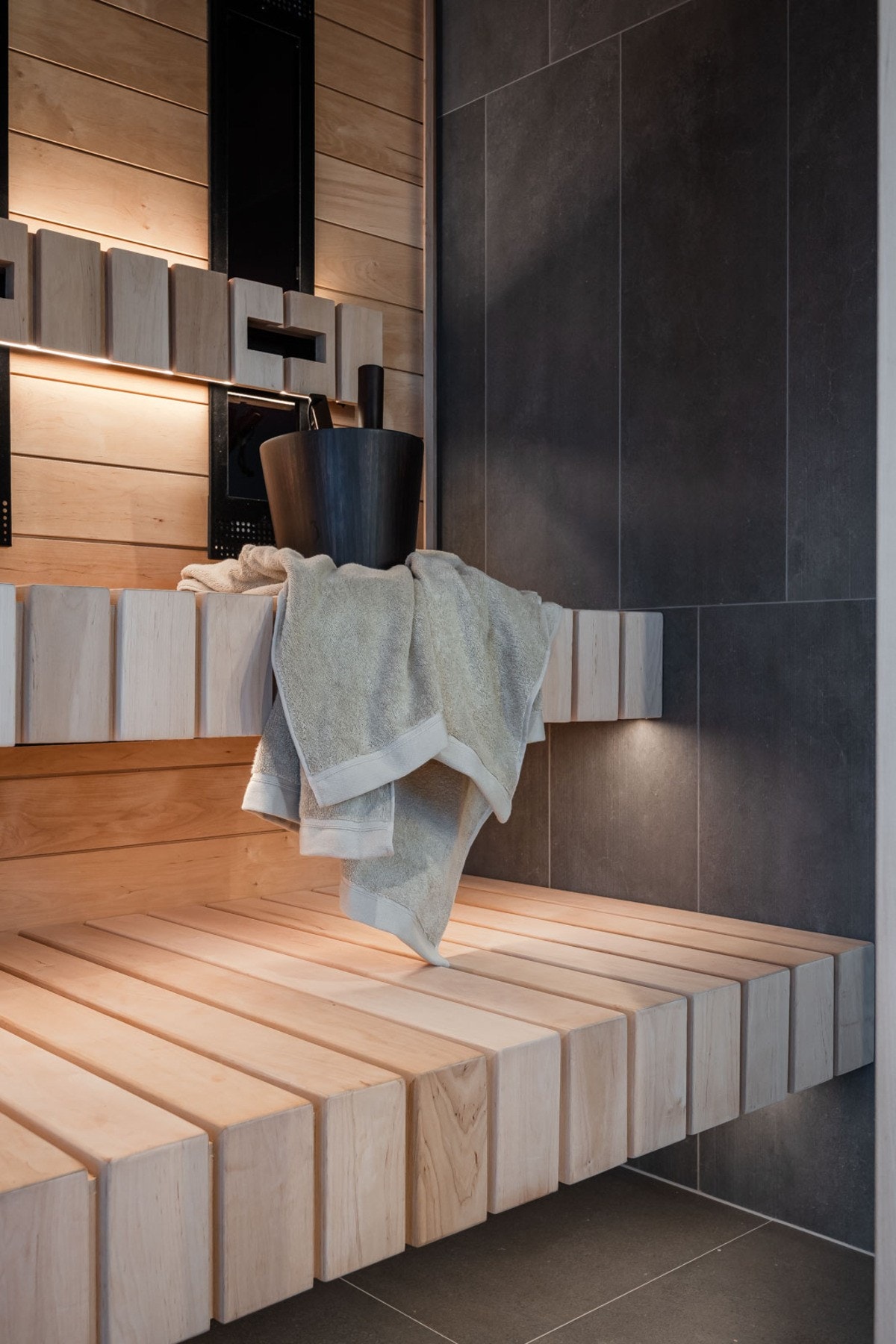 Etter en lang dag med frisk fjelluft og aktive opplevelser finnes det ingenting som slår følelsen av å synke ned i varm badstuevarme Galleribilde