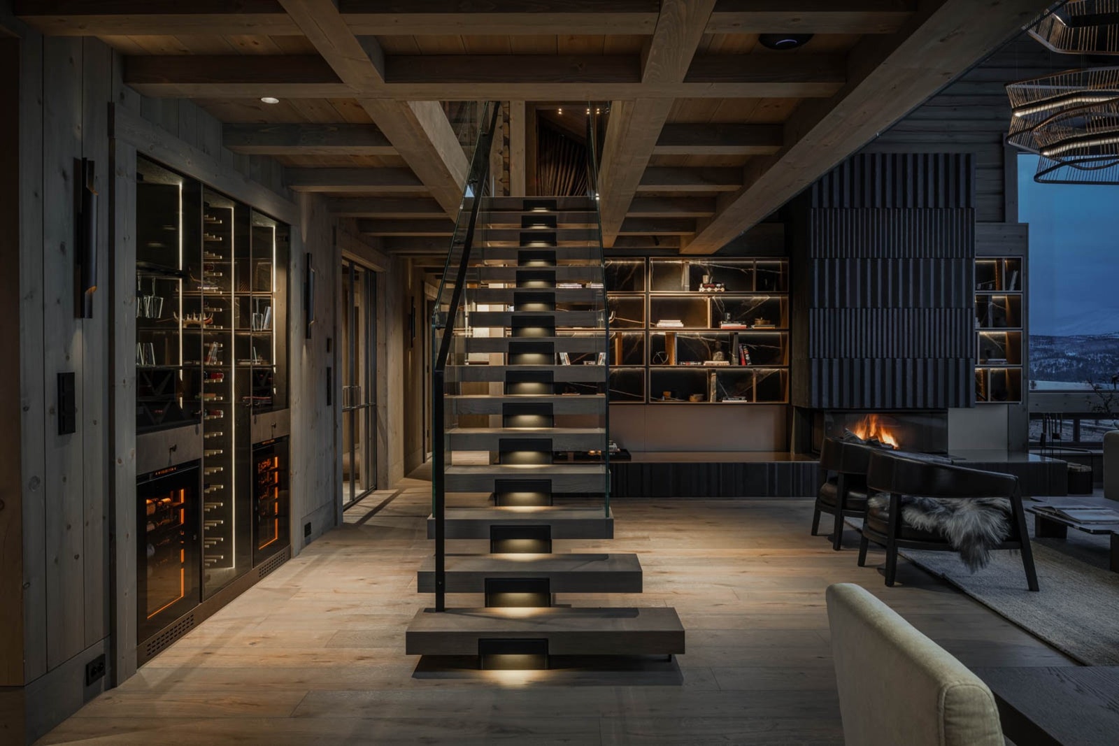 Skreddersydd eiketrapp med dobbeltlags herdet glassrekkverk, skjulte fester og integrert LED-trinnsbelysning Galleribilde