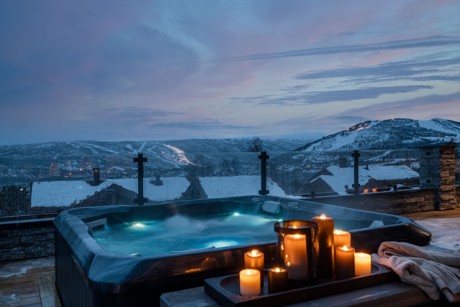 Her kan du lade batteriene, la musklene hvile og nyte utsikten mens kroppen finner roen - den perfekte avslutningen på en dag i fjellet Galleribilde