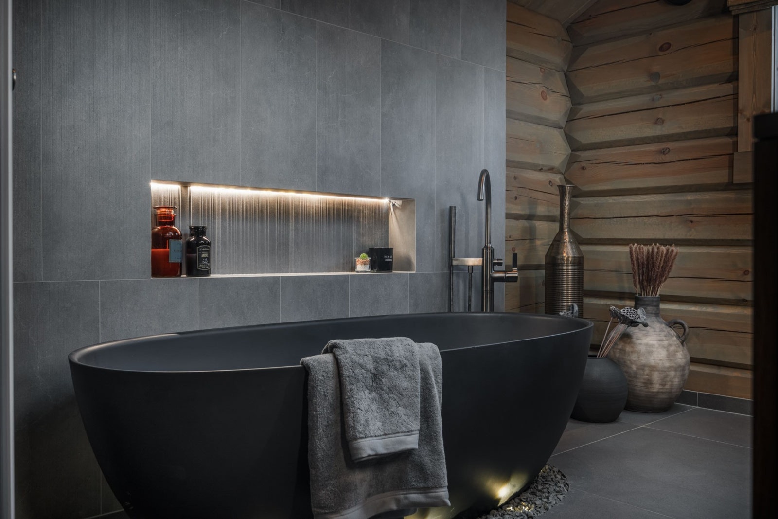 Et luksuriøst frittstående badekar Galleribilde